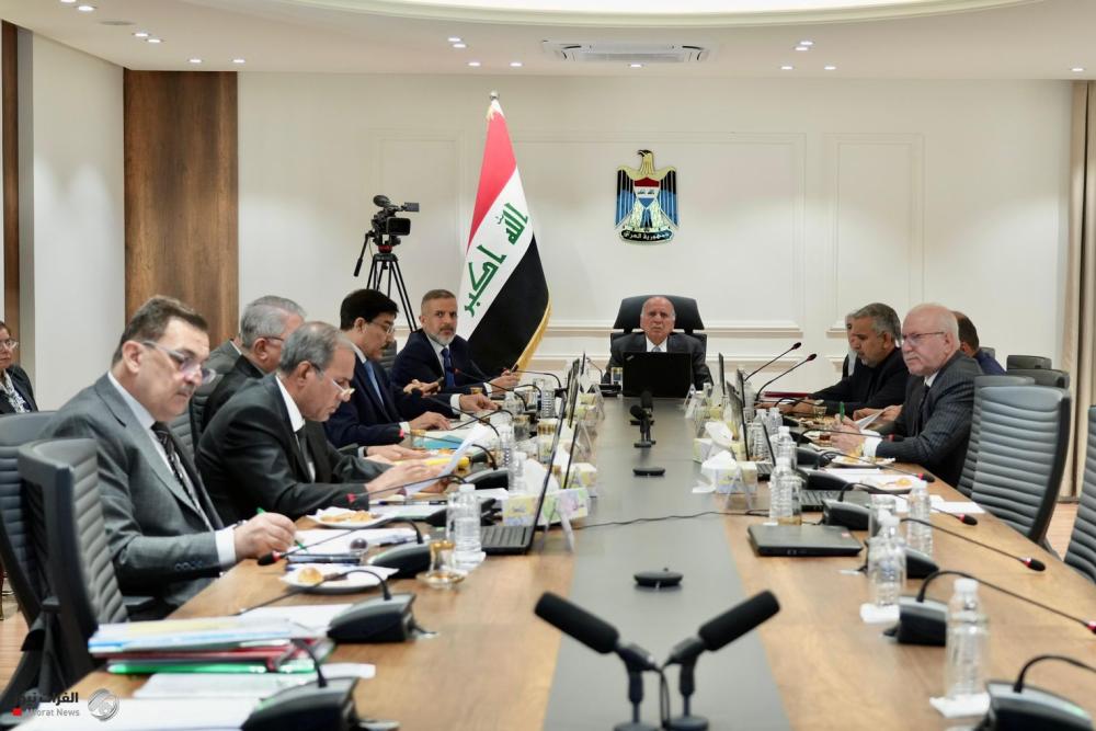 المجلس الوزاري يقرر تخفيض كلف الدفع الإلكتروني وإلزام محطات الوقود باعتماده بنسبة 50%