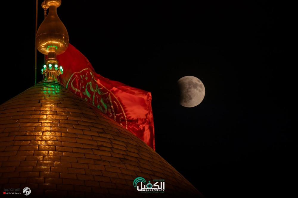 انتهاء الخسوف الكلي.. وحافة القمر خارج منطقة الظل