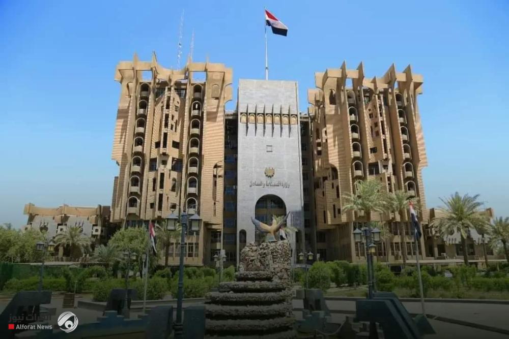 وزارة الصناعة تنفي صحة العقود المتداولة بحديد التسليح والسكراب وتحذر المواطنين