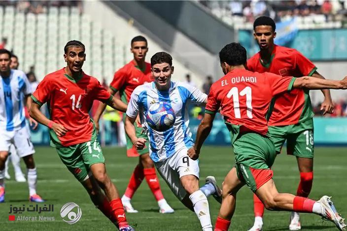 رغم أنباء غيابه.. نجم المغرب حاضر أمام العراق