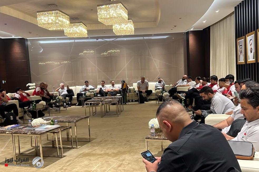 بعثة المنتخب الوطني تصل أبو ظبي استعداداً لمواجهة الإمارات