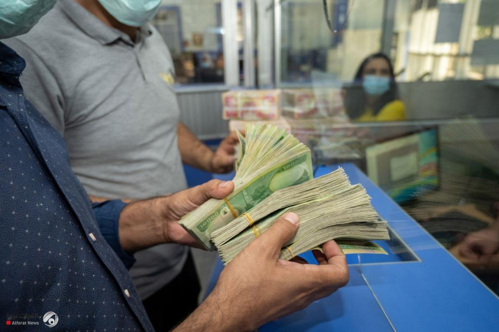 Al-Rasheed and Al-Rafidian Banks begin distributing the salaries of retirees