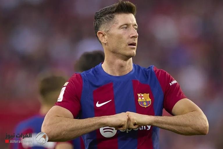 ليفاندوفسكي يقرر البقاء مع برشلونة حتى نهاية الموسم