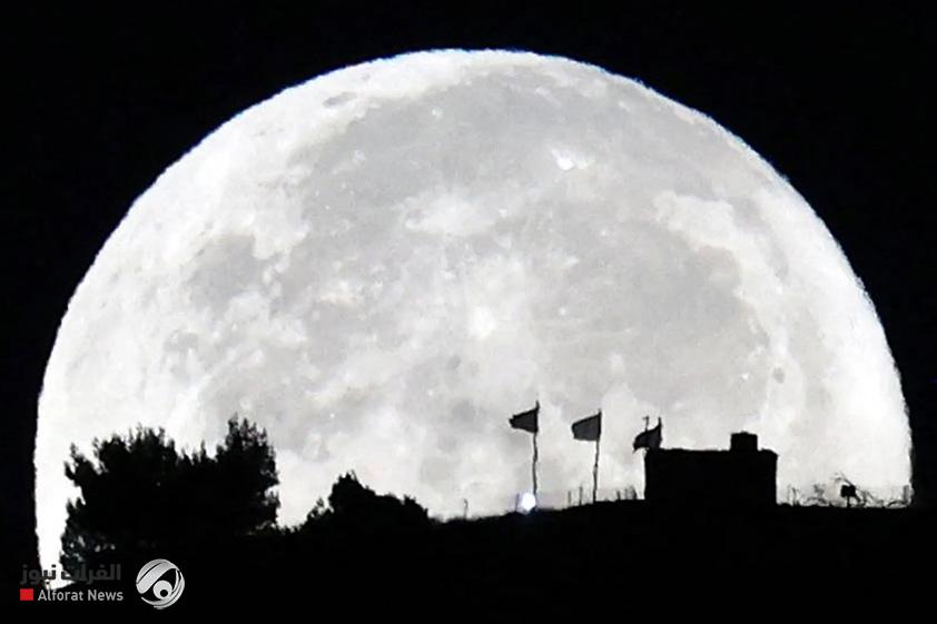 بعد خسوفه الدموي.. القمر في ظاهرة فلكية جديدة لا تفوت مشاهدتها