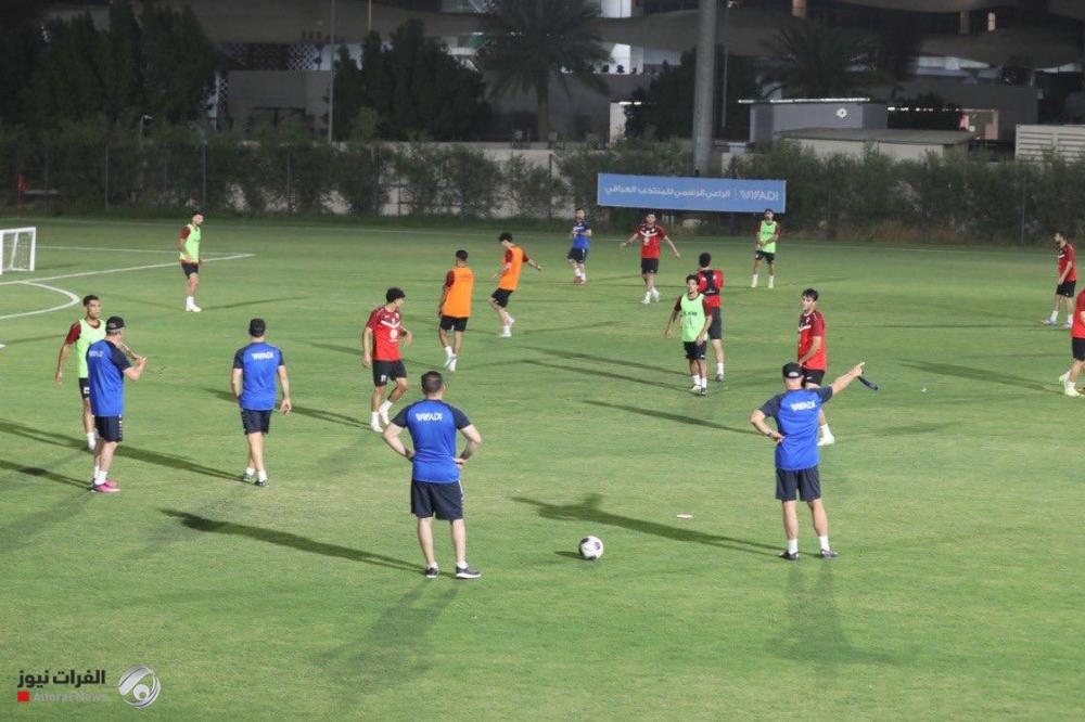 بالصور.. أرنولد يقود أول وحدة تدريبية للمنتخب الوطني في معسكر البصرة