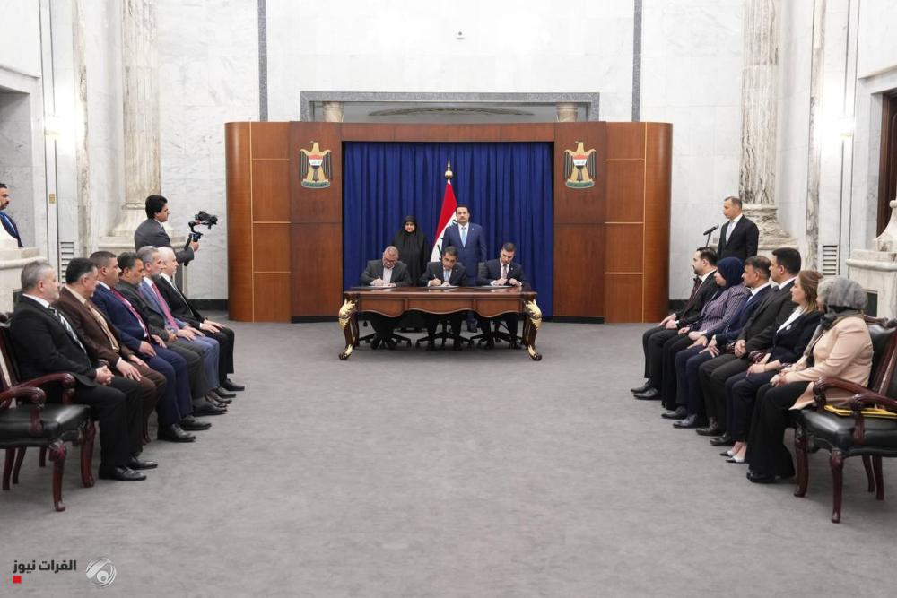 توقيع عقد التأسيس لـ(الشركة الوطنية للهاتف النقّال)