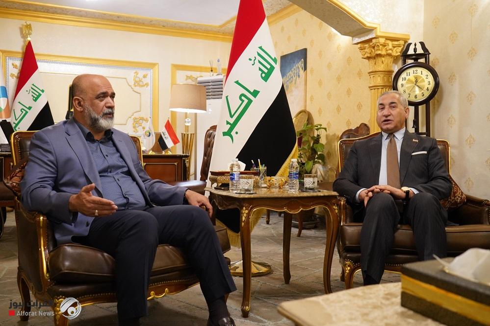 الحميداوي يشدد على ضرورة الإسراع بإنجاز إجراءات تخصيص أراضٍ لموظفي مصفى الدورة