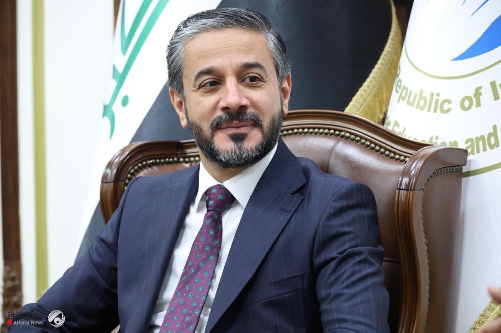 وزير التعليم يصادق على إحالة ملفات المعينين الجدد من طلبة الدراسات العليا إلى البحث والتطوير
