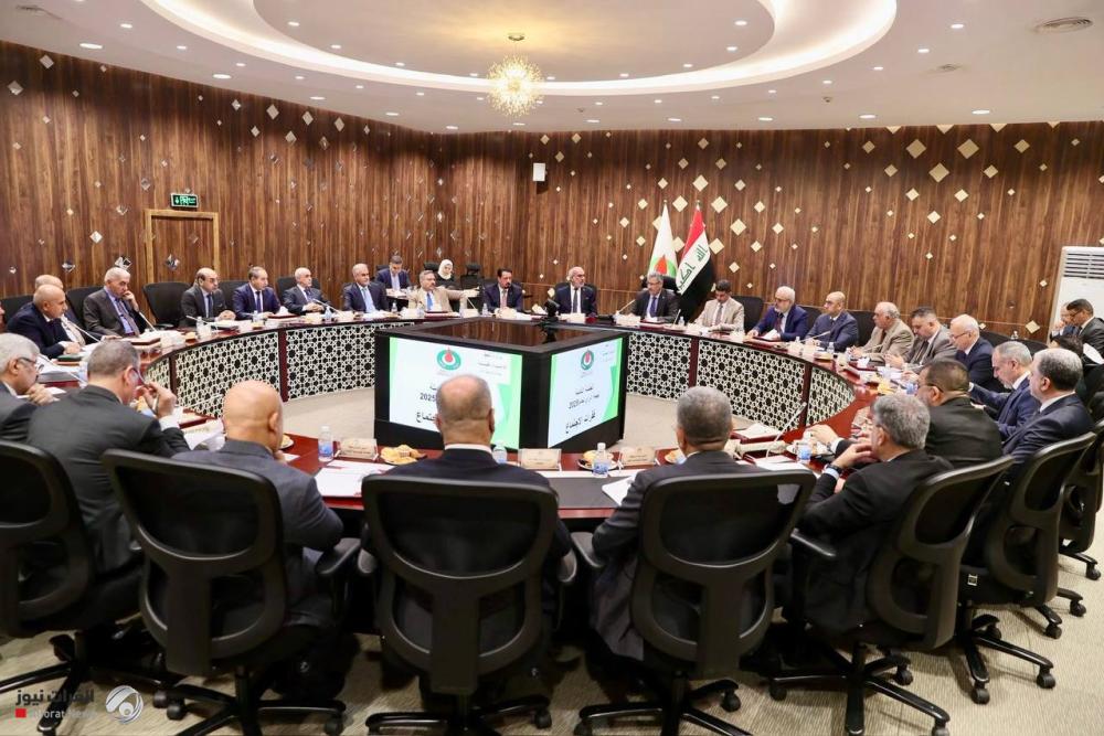 وزير النفط يوقع عقداً مع "شلمبرجر" واتفاق مبادئ مع "شيفرون" لتطوير الحقول النفطية