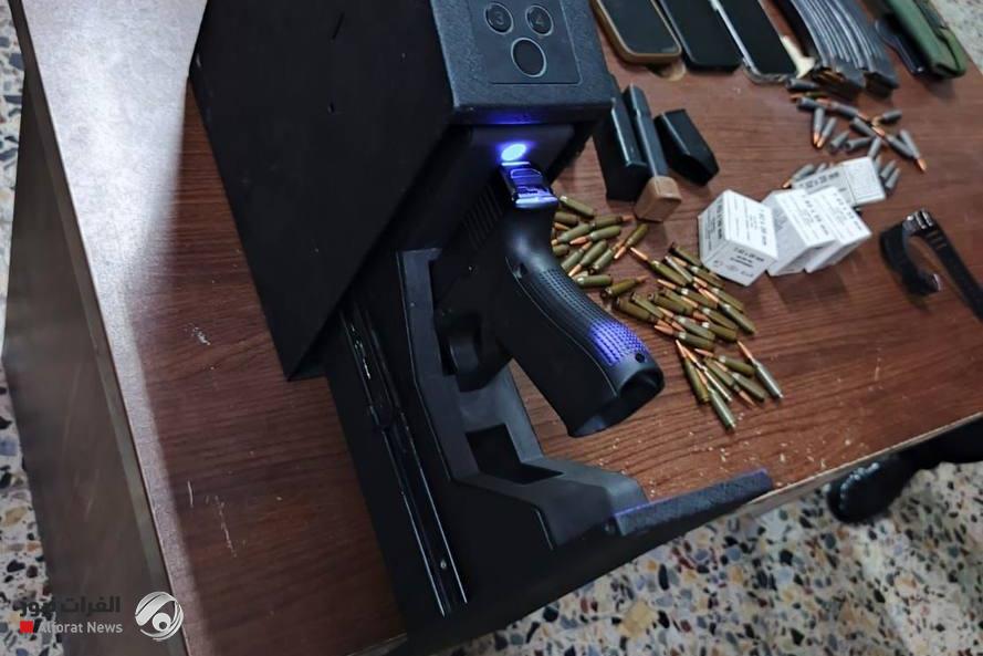 عمليات بغداد تلقي القبض على متهم بحيازة هويات مزورة وعجلة مصفحة