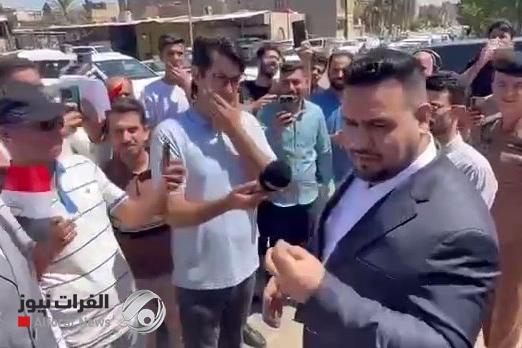 خلال 10 دقائق.. الساعدي يبشر موظفي الطبة الأوائل بعد لقاء وزير المالية {فيديو}