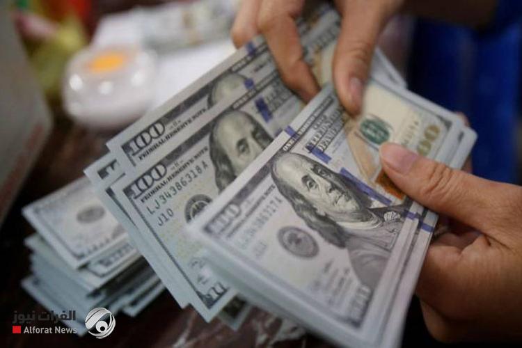 بعد قرار السلع الأربع.. خبير اقتصادي: صرف الدولار نحو الانخفاض