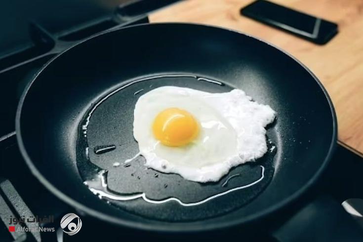 خمسة أطعمة ومشروبات تجنبها مع البيض