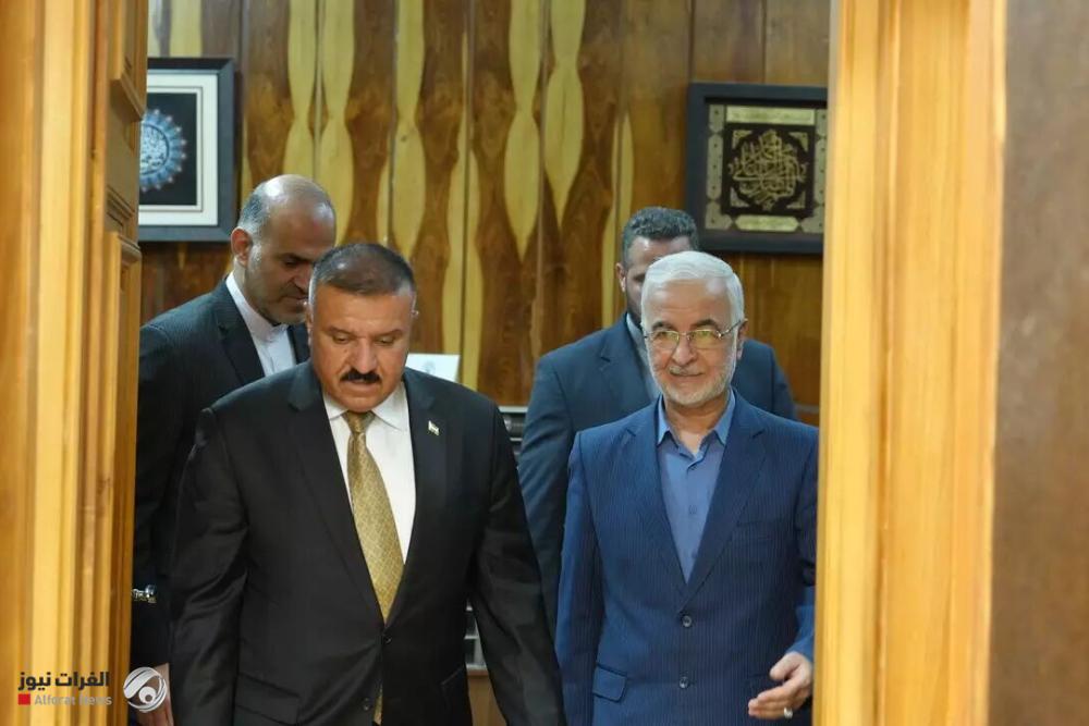 وزير الداخلية يصل الى طهران لحضور قمة ثلاثية بشأن زيارة الأربعين