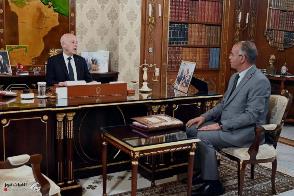 الرئيس التونسي يقيل رئيس الوزراء كمال المدوري