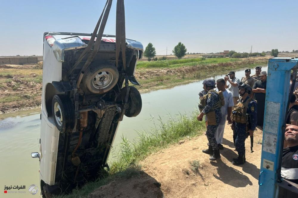 الشرطة الاتحادية تنقذ سائقاً من الغرق بعد سقوط عجلته في مبزل بكركوك {صور}