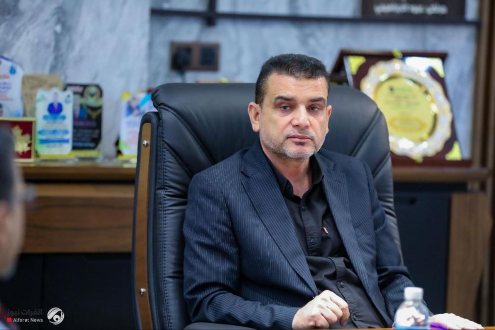 محافظ ذي قار يتراس اجتماعاً ويعلن تهيئة الأراضي تمهيداً لإطلاق مشاريع الطاقة المتجددة