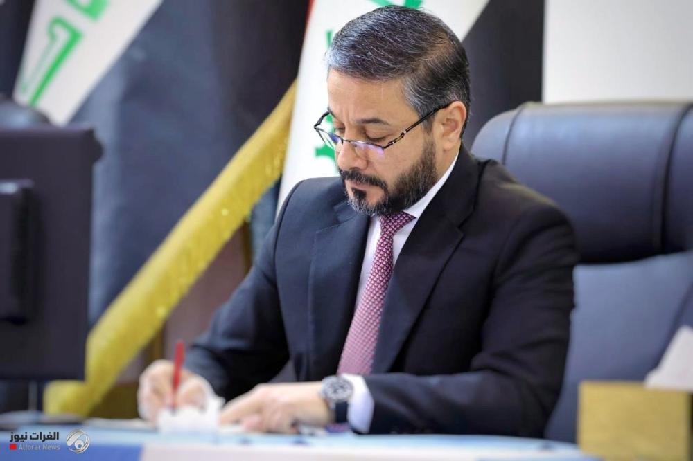 وزير التعليم يصادق على إعفاء حملة الشهادات العليا من الدورة واختبار الصلاحية
