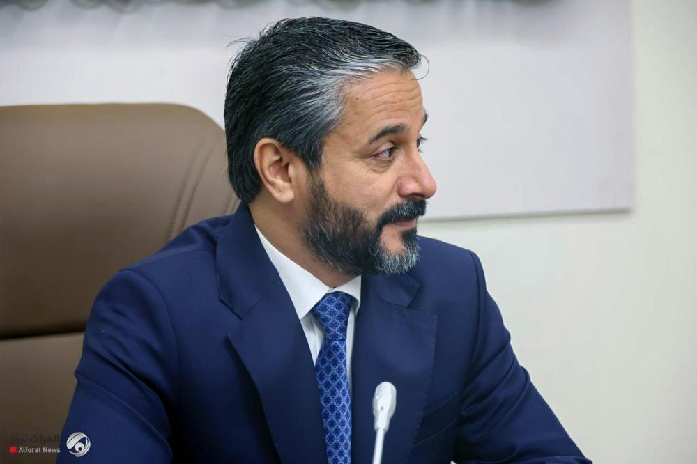 وزير التعليم يوجه باستكمال امتيازات طلبة كلية التميز بينها راتب 200 ألف دينار