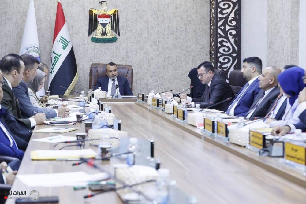 وزير العمل يوصي بإعداد برنامج حكومي متكامل لتعزيز الخدمات ودعم الاقتصاد