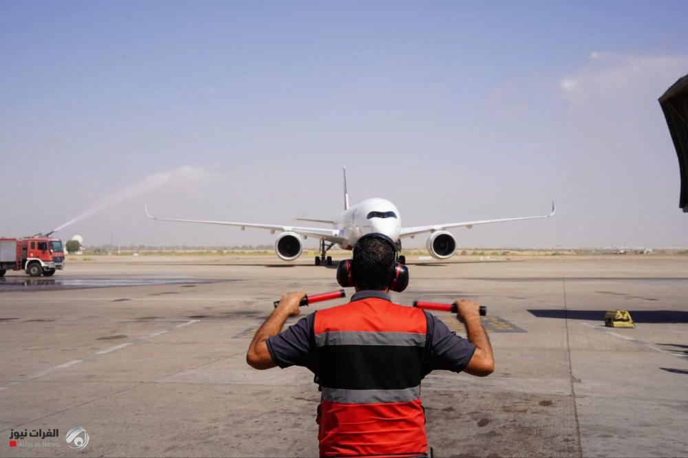 بالصور.. مطار بغداد يستقبل أول رحلة لطائرة {ايرباص A350} الاماراتية
