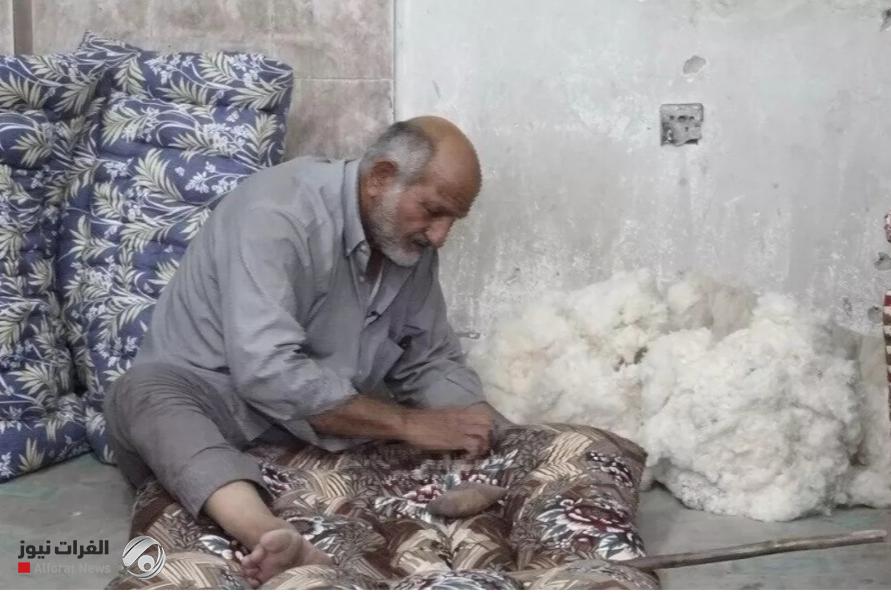 الندافة في العراق.. حكاية مهنة تتوارثها الأيدي وتغيبها الآلات