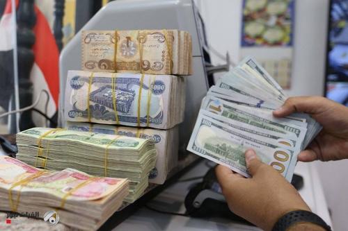 الفجوة بين العرض والطلب "تُرهق" الدينار العراقي.. مساران لانخفاض أسعار الدولار