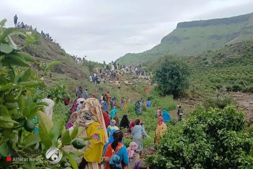 بأدوات محلية.. انتشال 90 جثة من قرية سودانية دفنت بانهيار أرضي