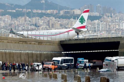 شاهد.. تدفق مياه الامطار الى داخل مطار رفيق الحريري الدولي