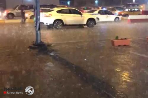 شاهد.. تساقط حبات البرد "الحالوب" بكثافة في بغداد