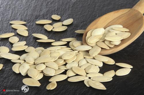 تأكلها يوميا دون أن تدري.. بذور صغيرة تحسن نومك وتخفف الاكتئاب