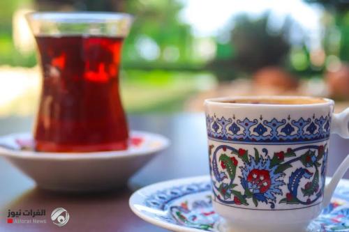دراسة حديثة: الشاي والقهوة يدعمان صحة الدماغ ويقللان خطر الخرف