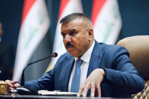 وزير الداخلية يعفي قيادات أمنية ويأمر باحتجازهم على خلفية استهداف مطار بغداد