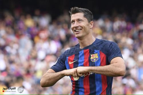 ليفاندوفسكي يعلّق على احتمال رحيله عن برشلونة