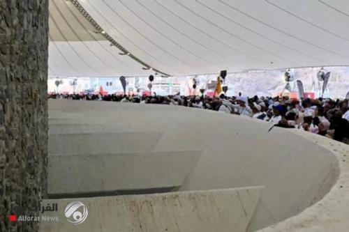 الحجاج ينهون رمي الجمرات في أول أيام التشريق