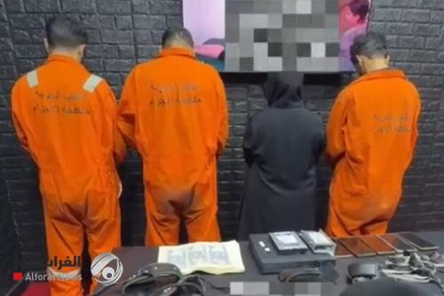 بالفيديو.. تفاصيل مثيرة عن عصابة تقوم بتصوير الشباب باوضاع مخلة وابتزازهم