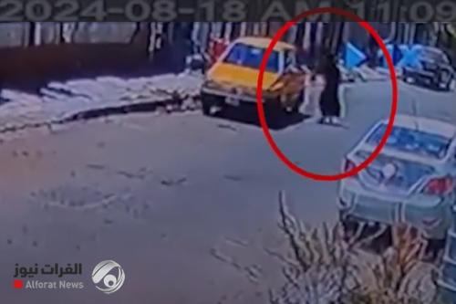 شاهد.. سائق أجرة يحول مركبته إلى وسيلة للسرقة