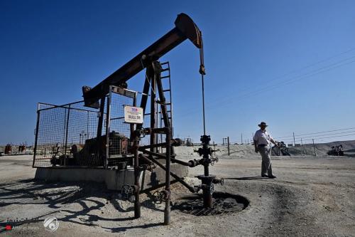 أسعار النفط تتراجع عند التسوية مع تعطل منشآت تكرير أميركية