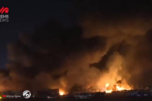 شاهد.. النيران تصل إلى بعض الحاويات في ميناء رجائي وتفجرها
