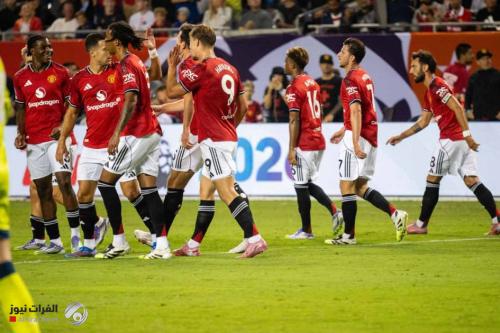 مدرب يونايتد يلمح إلى رحيل مهاجمه بعد موسمين
