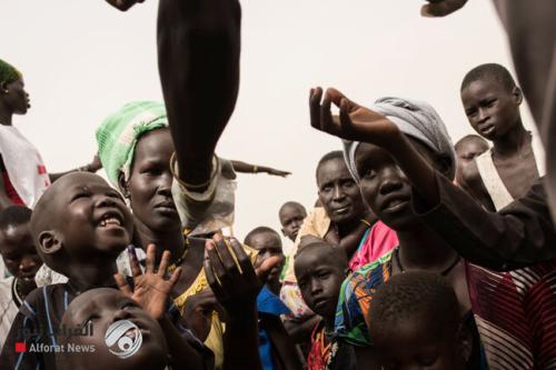 "أم طبخت تراباً وفتيات انتحرن".. مسؤول أممي يكشف النقاب عن مآس في السودان