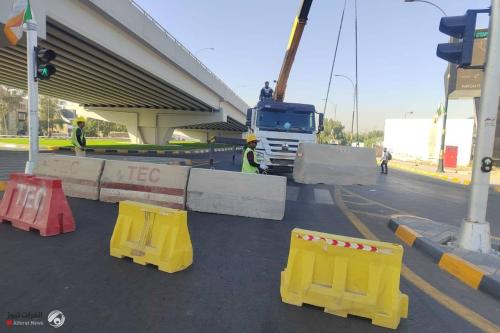 بالصور.. قطع مروري تام وغلق لشوارع ومقتربات في ساحة النسور