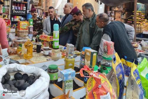 خبير اقتصادي: صرف الدولار لا يبرر جشع التجار في رفع الأسعار