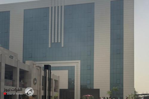 بالفيديو.. حريق في كلية المأمون الجامعة في بغداد وفرق الدفاع المدني تحاول إخماده
