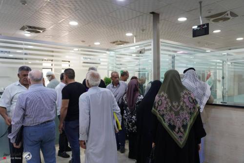 المصارف الحكومية تباشر الأحد بيع الدولار للحجاج العراقيين