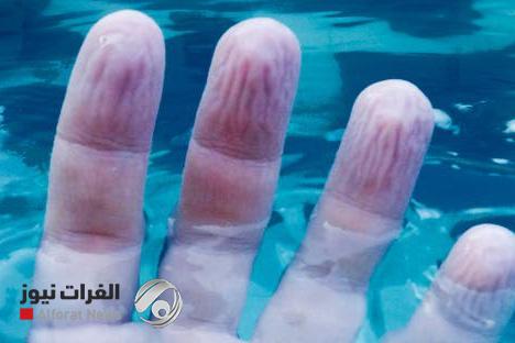علماء يكتشفون السبب الحقيقي لتجعد الأصابع عند نقعها أو بعد الاستحمام