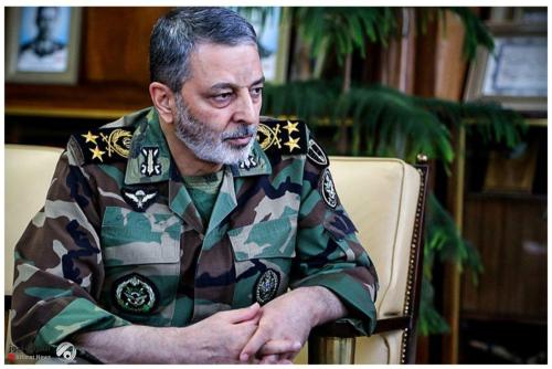 السيد الخامنئي يعين موسوي رئيسا لهيئة الأركان وباكبور قائداً للحرس الثوري