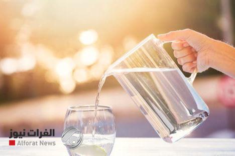 تخفيف التوتر وتحسين المزاج.. فوائد كثيرة لشرب الماء الساخن بالصيف
