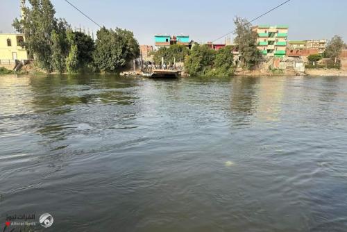 بالفيديو والصور.. مصرع 15 شخصاً بسقوط حافلة ركاب في نهر النيل بمصر