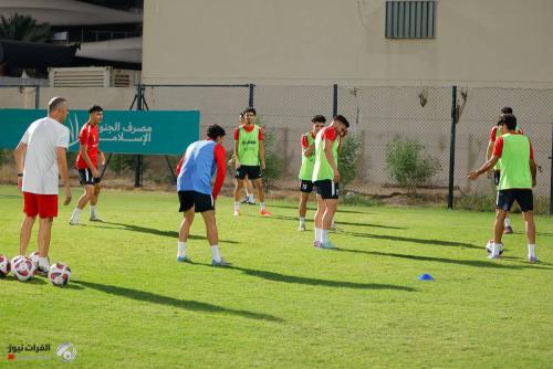 بالصور.. المنتخب الوطني يعاود تدريباته في البصرة استعدادا لفيتنام